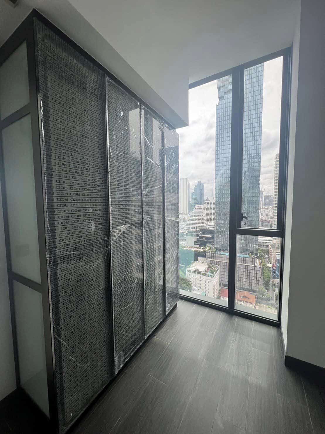 Tait Sathorn 12, Bangkok 4