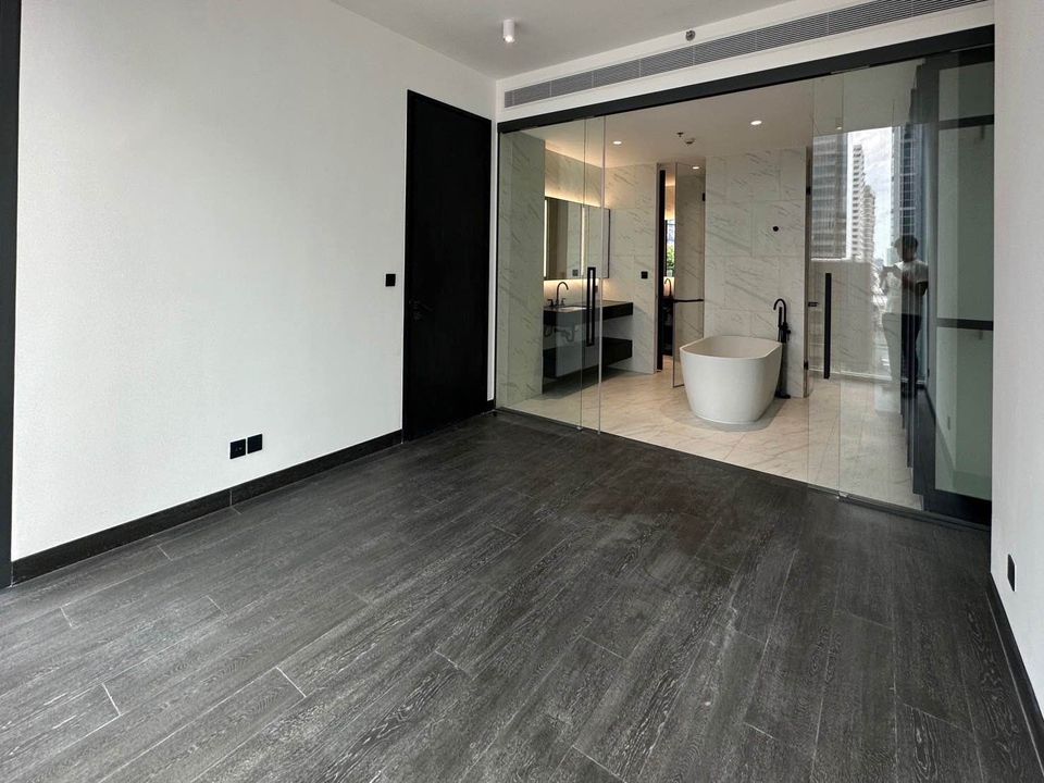 Tait Sathorn 12, Bangkok 3