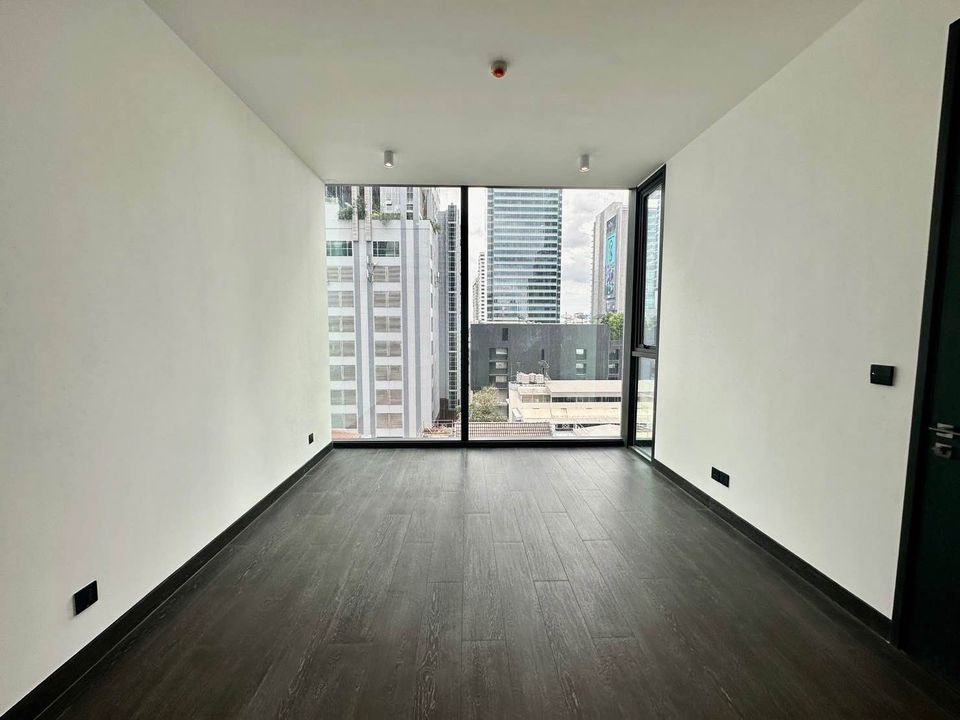 Tait Sathorn 12, Bangkok 1