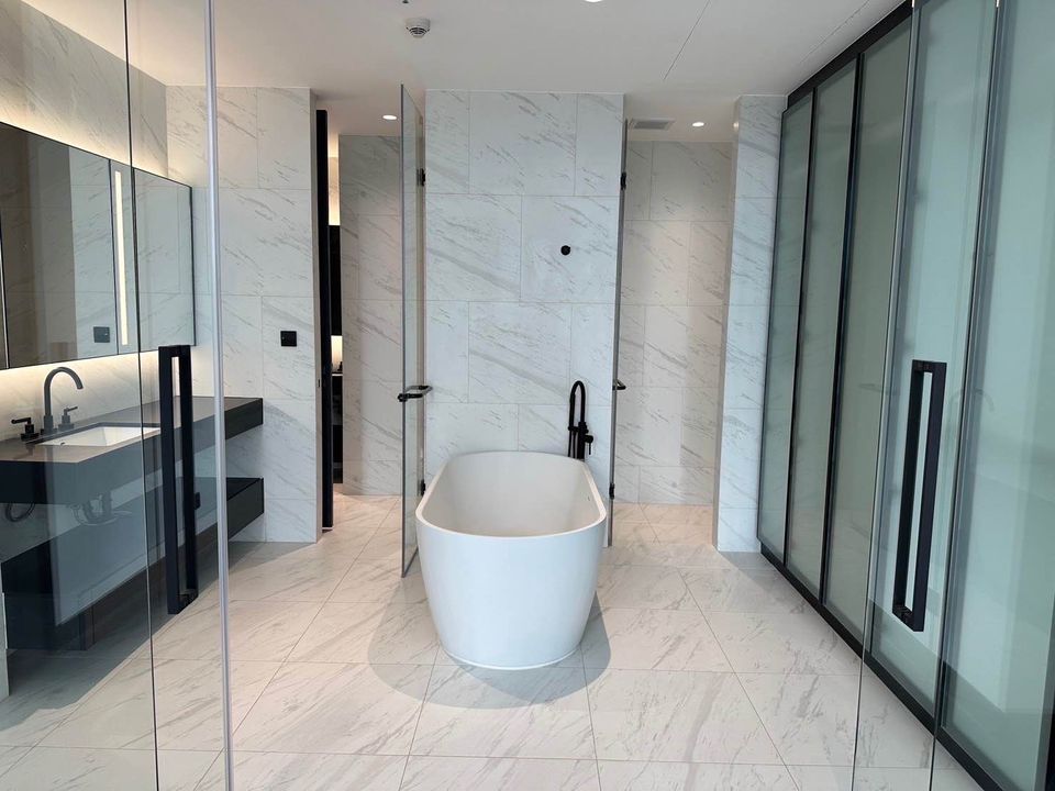 Tait Sathorn 12, Bangkok 4