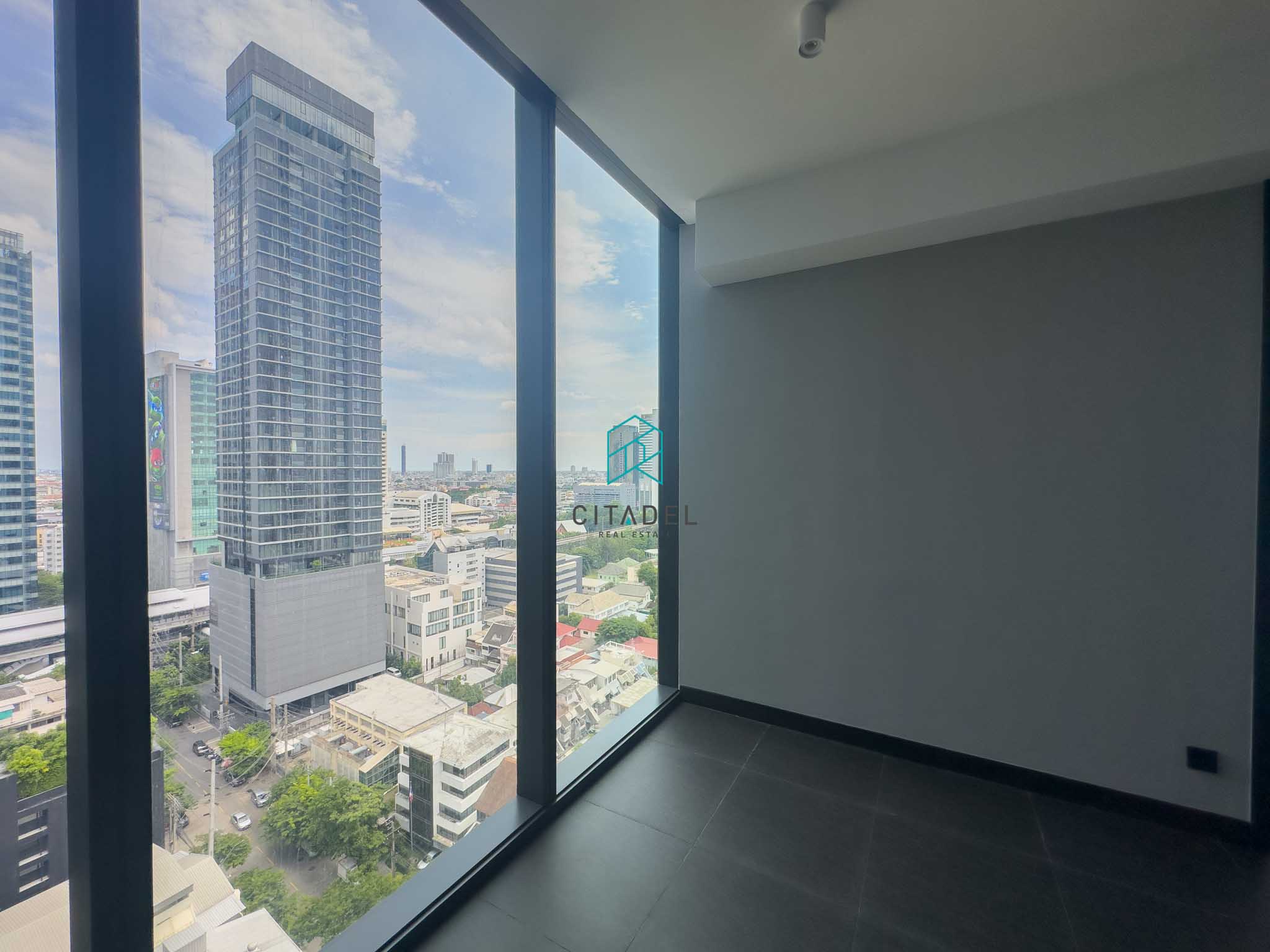 Tait Sathorn 12, Bangkok 3