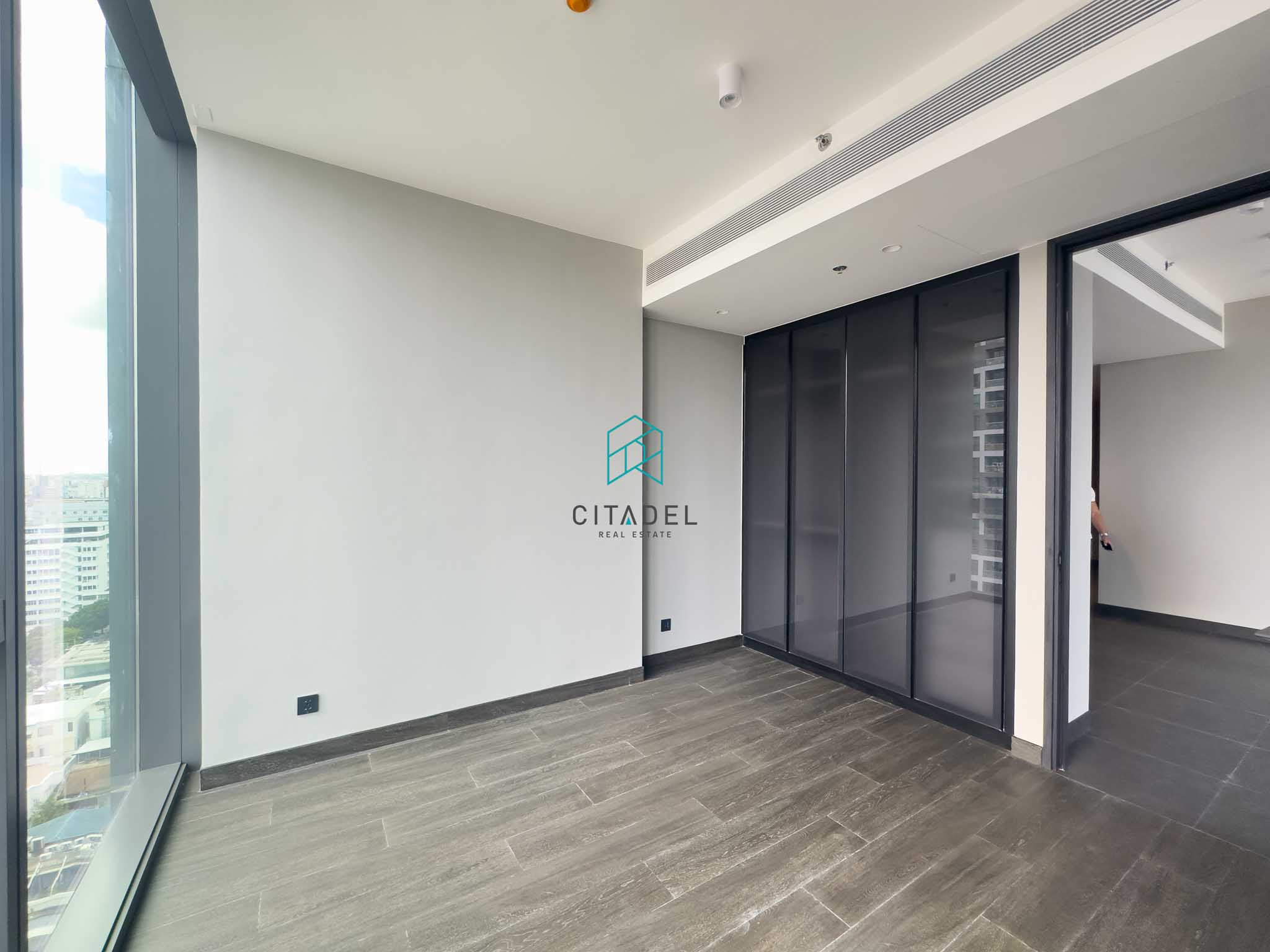 Tait Sathorn 12, Bangkok 4