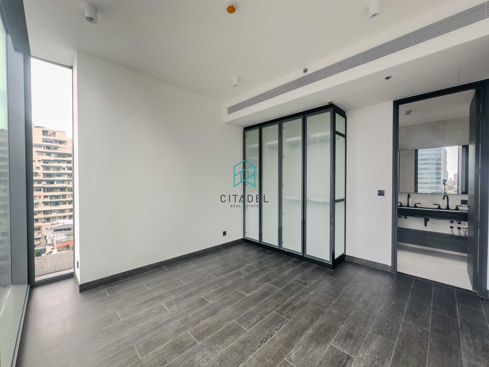 Tait Sathorn 12, Bangkok 5