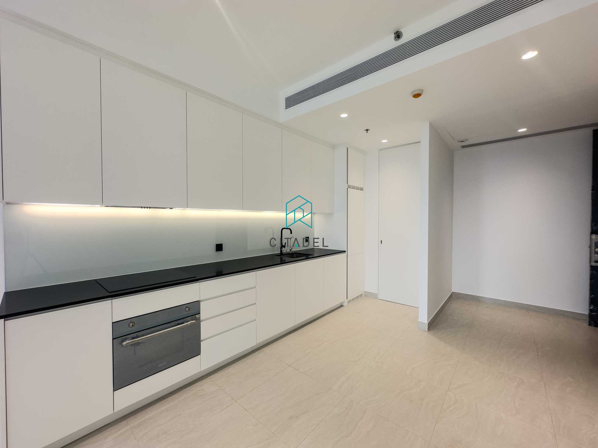 Tait Sathorn 12, Bangkok 4