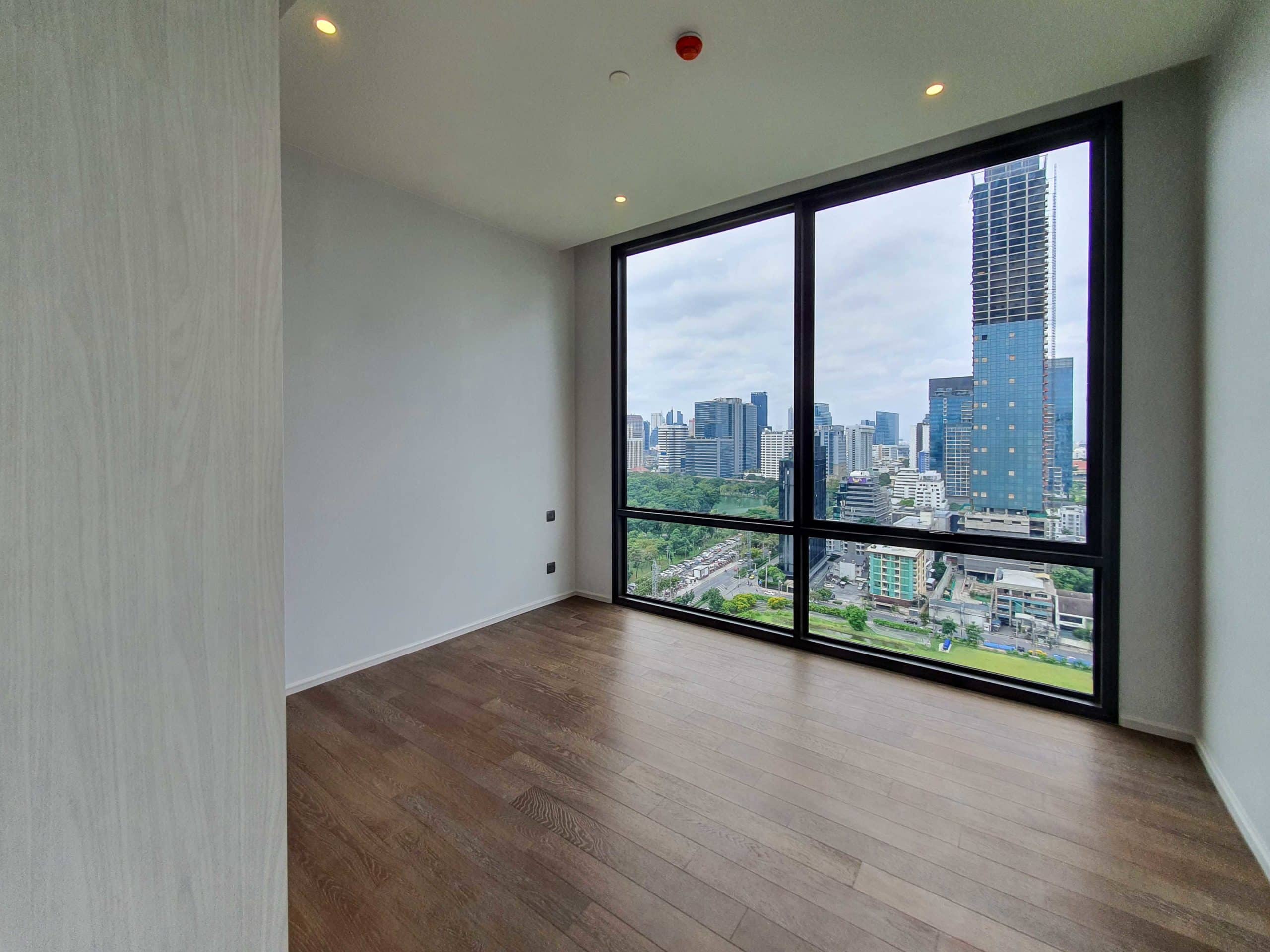 Muniq Langsuan, Bangkok 5