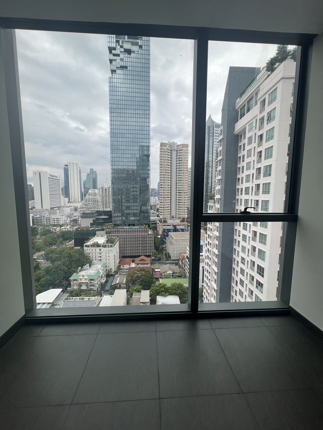 Tait Sathorn 12, Bangkok 4