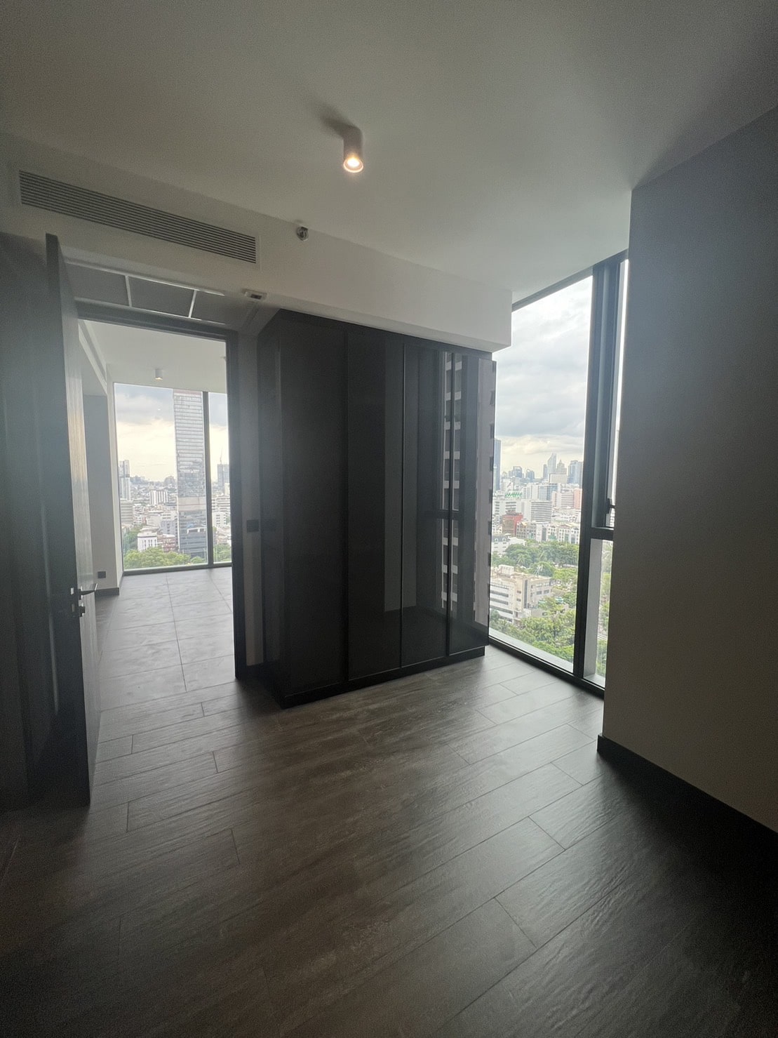 Tait Sathorn 12, Bangkok 1