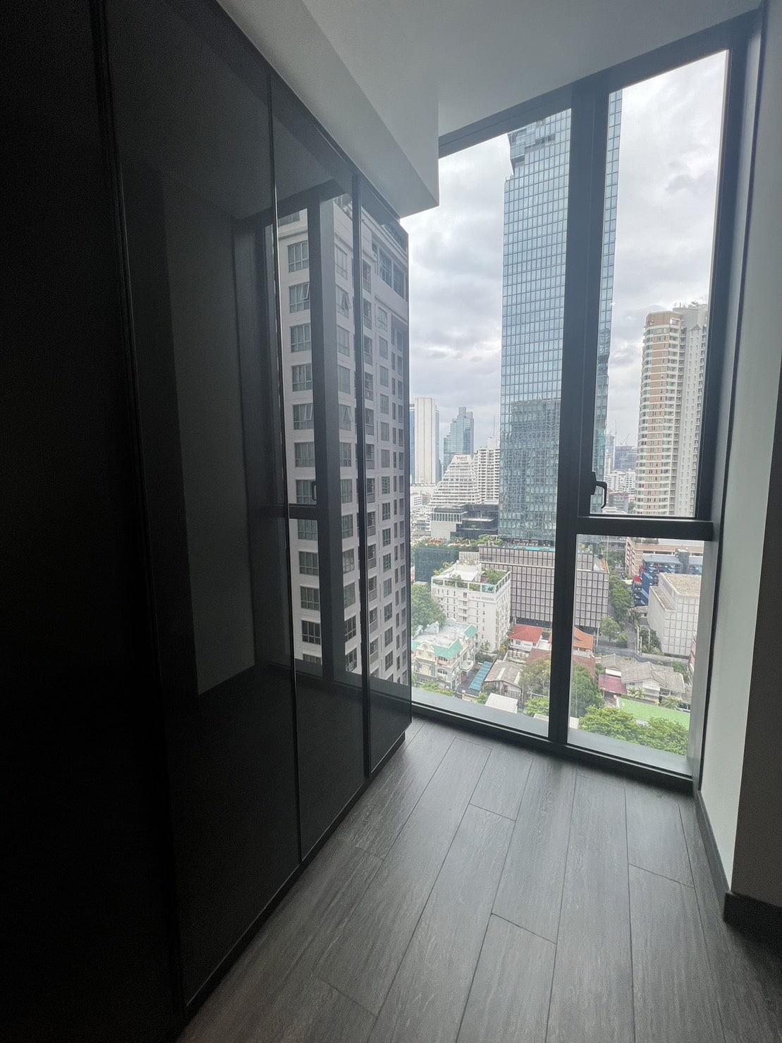 Tait Sathorn 12, Bangkok 5