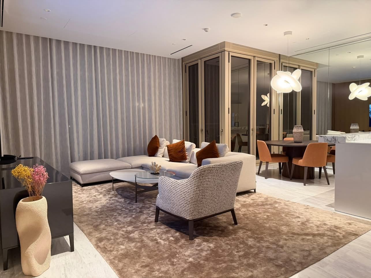 Four Seasons Private Residences, Bangkok 1