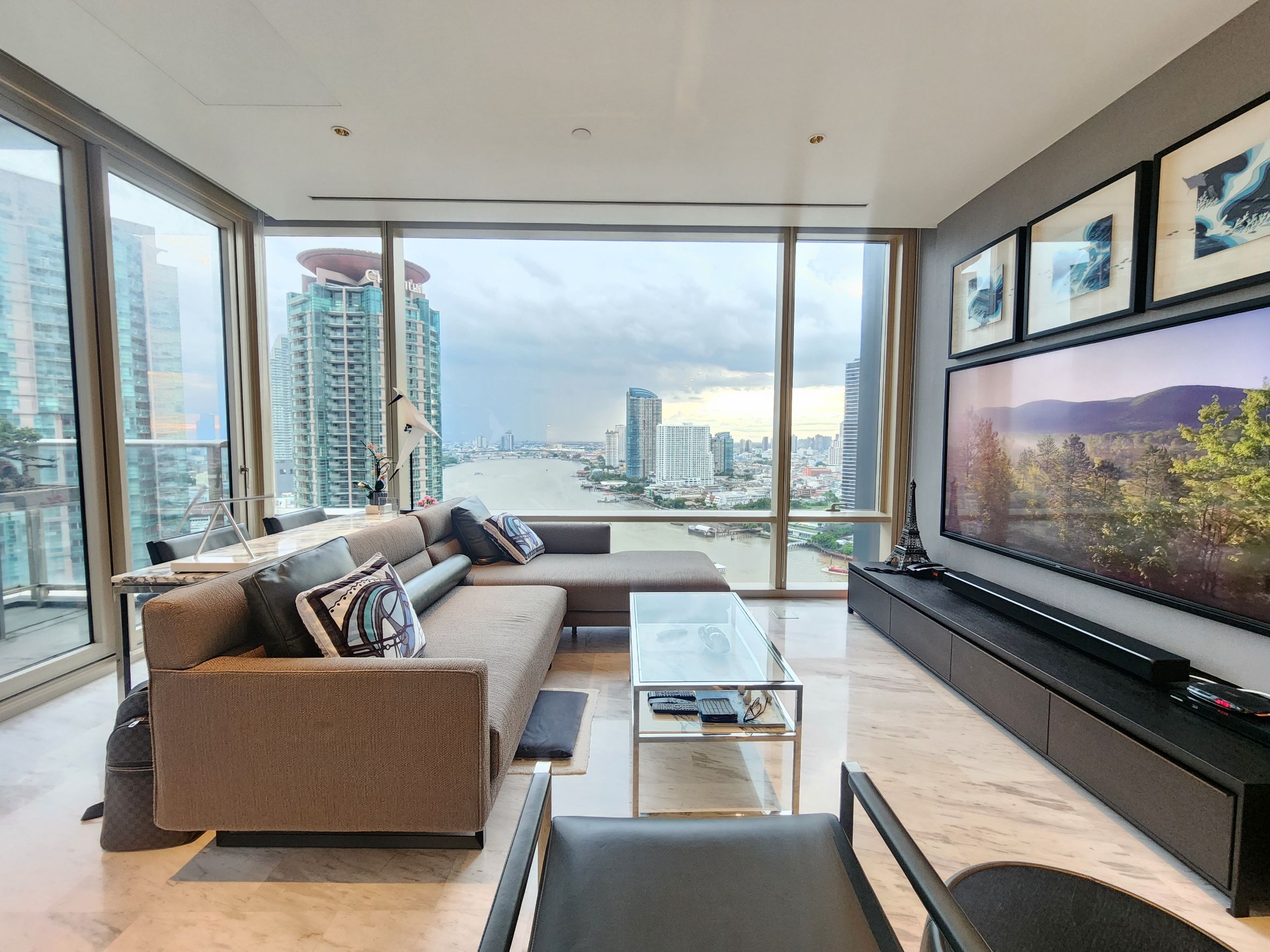 Four Seasons Private Residence, Bangkok 1